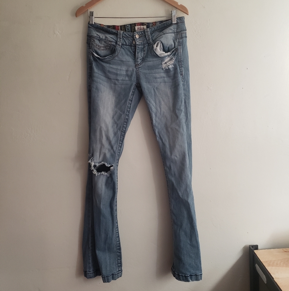 Mudd Distressed Classic Mid rise Jeans Size 9